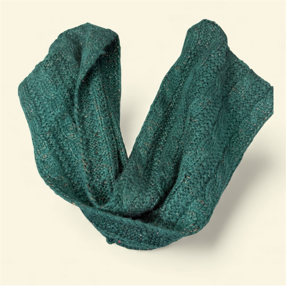 Vince Camuto knitted scarf Green Teal EUC